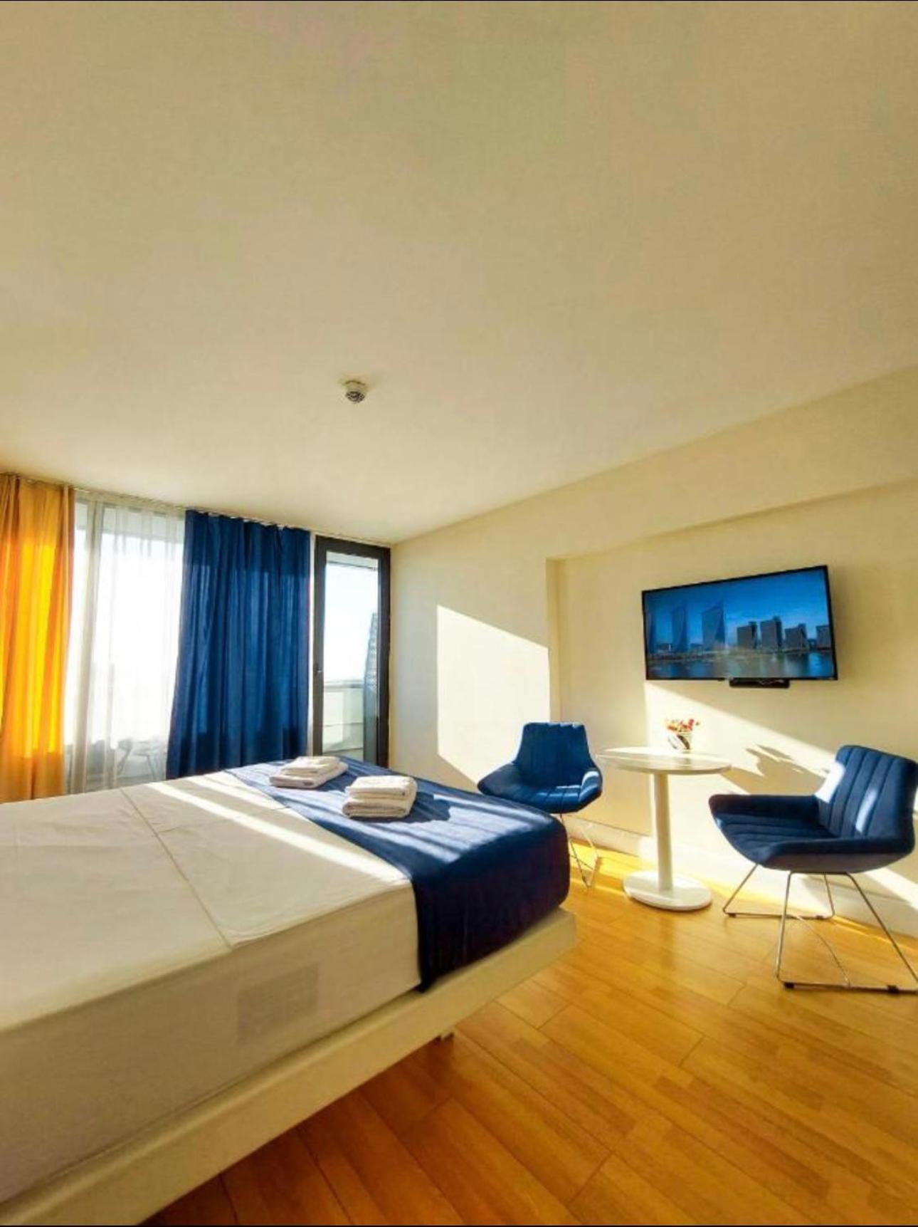 Orbi City Apartment With Sea View Batumi Exterior photo